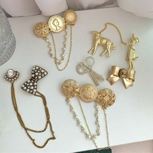 VSnow Baroque Gold Irregular Bowknot Pearl Queen Portrait Brooch for Women Exquisite Multiple Styles Scissors Brooch Jewelry