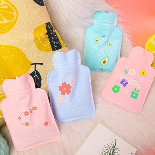 200ml 1pc Winter Mini Warm Hot Water Bag Cute Cartoon Portable Feet Warm Hot Water Injection Bottle 18*11.5cm Warm Aceessories