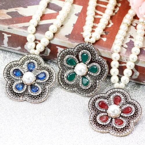 SUNSPICEMS Vintage Gray Crystal Flower Pendant Necklace Full Rhinestone Pearl Women Necklace Arab Ethnic Wedding Jewelry Gift