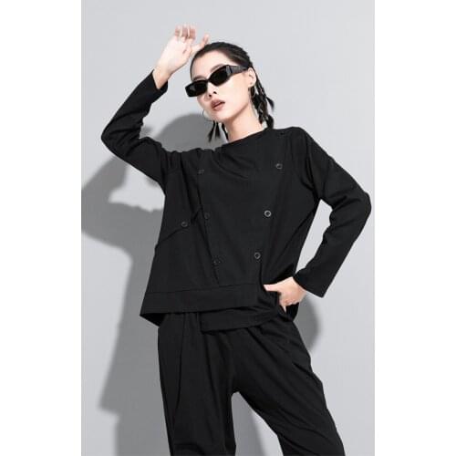 Dark dark 2021 autumn and winter new personalized stitching button decoration irregular T-shirt Street loose long sleeve top fem
