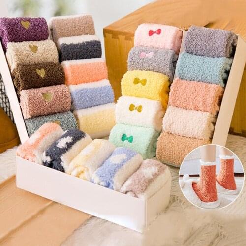 5 Pairs/Lot Winter Kawaii Coral Fleece Socks Men Women Cartoon Sweet Colorful Love Striped Christmas Socks With Paws On The Foot