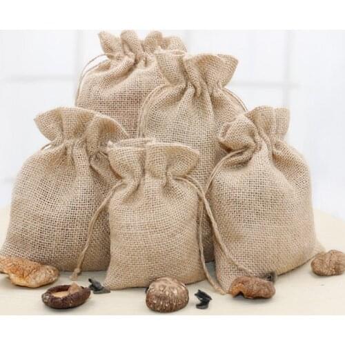 50pcs/lot Natural Burlap Linen Jute Drawstring Gift Bags Sacks Party Favors Packaging Bag Wedding Candy Gift Bags Party