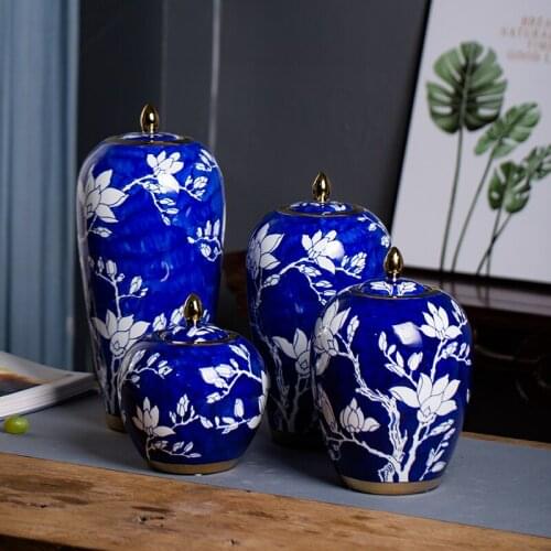 Blue and White Porcelain Vase with Lid Storage Jar Modern Gilded Ceramic Flower Arrangement Container Living Room Decoration