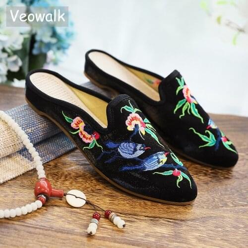 Veowalk Brand Soft Cotton Fabric Women Embroidered Pointed Toe Mules Slippers Summer Retro Ladies Comfort Embroidery Slide Shoes