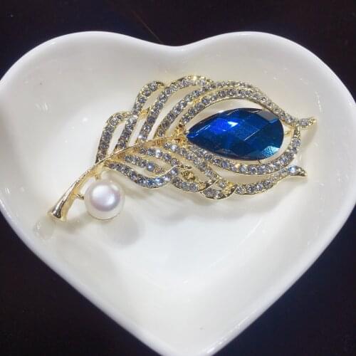 Natural freshwater pearl brooch feather brooch finished foreign trade wholesale micro supply direct sales