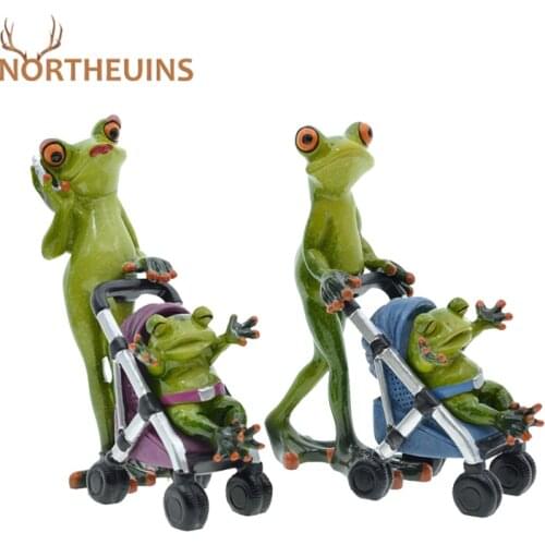NORTHEUINS 2 Pcs Resin Parent-child Frog Push Baby Carriages Figurine Interior Decor Modern Creative Home Decoration Accessories