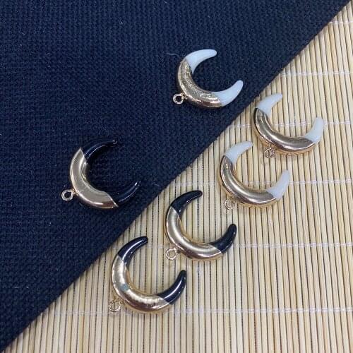 Crescent Shaped Resin Fashion Pendant, Exquisite Pendant for Making DIY Jewelry, Necklace Bracelet, Size 18x20mm
