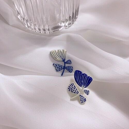 VSnow Vintage Asymmetric Blue Enamel Ginkgo Biloba Dangle Earring for Women Girls Contrasted Line Metal Plant Earring Jewellery