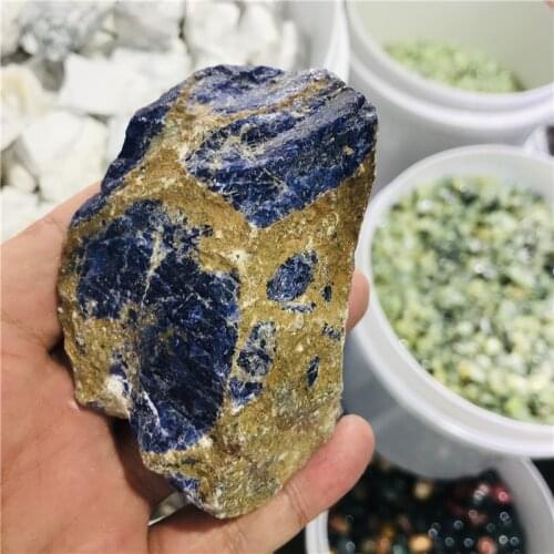 Natural sapphire, quartz ore, raw ore, gemstone energy stone