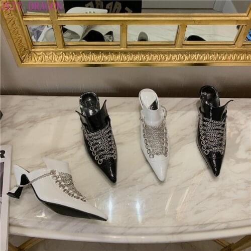 2021 Womens Slippers, High-heeled Sandals Metal Chain Decoration Shallow Mouth Womens Shoes, Black and White Pointed Slippers