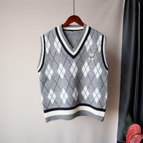2021 autumn and winter fashion new diamond plaid sweater women sleeveless vest Korean version loose wild knitted top