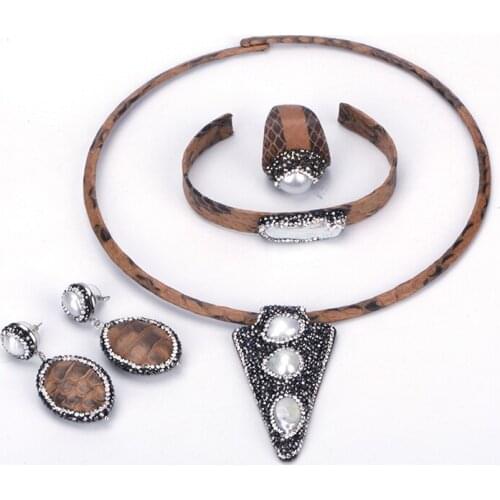 Fashion jewelry sets Snakeskin Inlaid With Rhinestones Pendant Necklace Earrings Bracelets Rings Set Charms Jewelry For Women