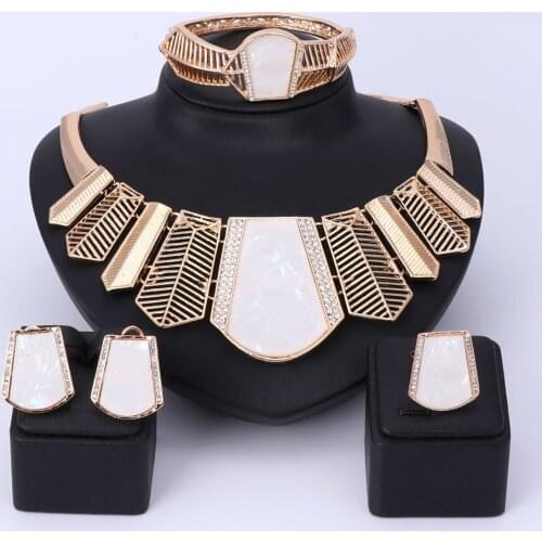 Hot Gold Color Crystal Jewelry Set For Women Beads Collar Necklace Earrings Bangle Rings Sets Costume Fashion Shell Accessories