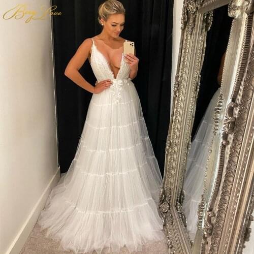 Berylove Lace Wedding Dresses Long A Line V Neck Flower Applique Bridal Gowns vestido de noiva Sexy Tiered Bride Dress Open Back