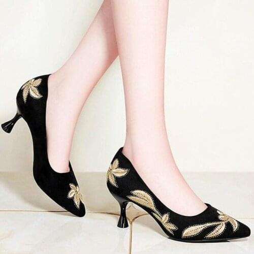 Ge an Du Shoes With Medium Heels