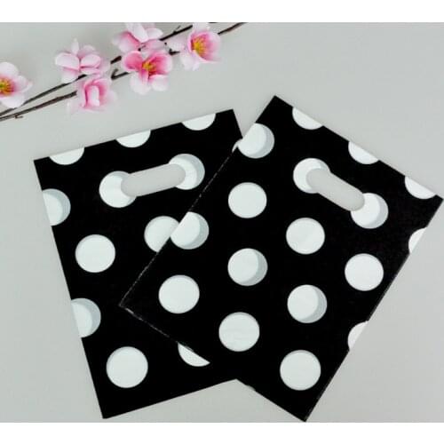 100pcs 15x20cm White Round Dots Black Plastic Gift Bag Favor Boutique Gift Jewelry Packaging Plastic Shopping Bags With Handle