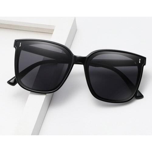 New Retro Square Sunglasses Women Brand Designer Vintage Travel Oversized Sun Glasses Male Female Fashion Rivet Oculos De Sol