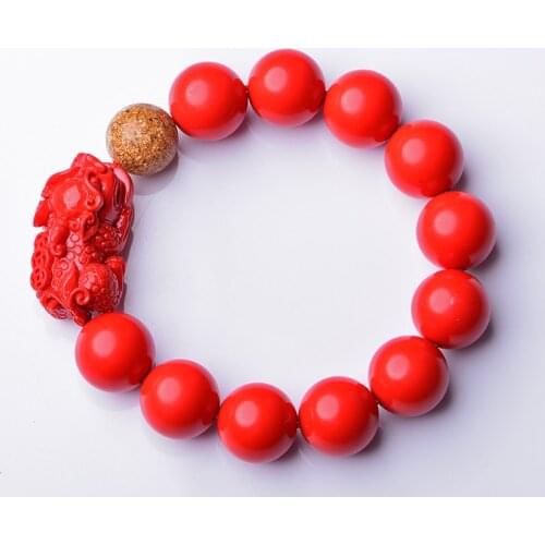 A really lucky jewelry bracelet brave men and women couples hand on transport can cause the blessing of cinnabar mascot