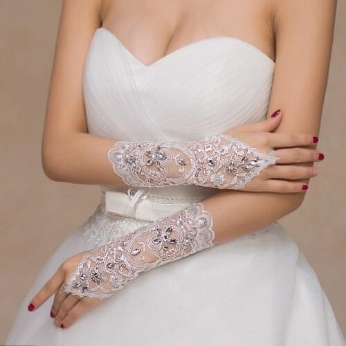 Fashion Beautiful 1 Pair Wedding Gloves Bridal Gloves Elegant Short Paragraph Rhinestone White Lace Glove Wedding Accessories