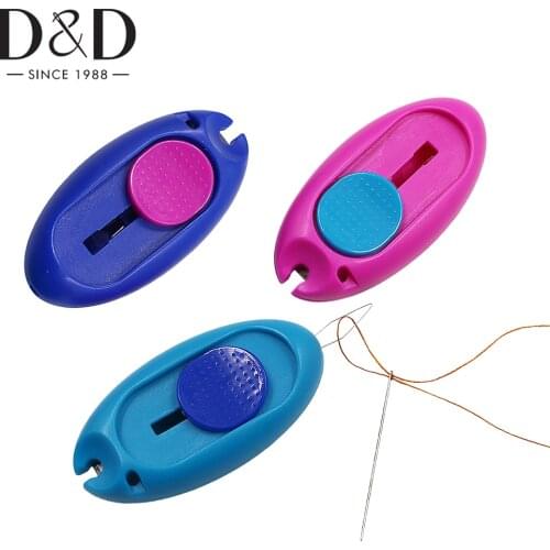 1Pc Plastic Bow Wire Needle Threader With Cutter Hand Machine Stitch Insertion Tool Needle Threader DIY Needlework Sewing Tools
