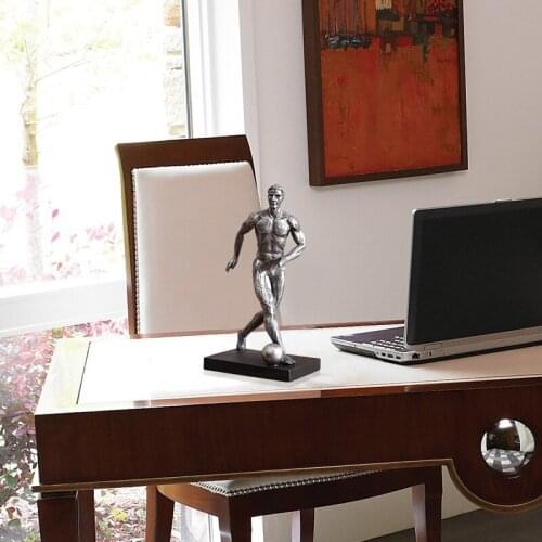 The oak manor Rio Brazil gymnastics player characters ornaments Home Furnishing study imitation iron decoration