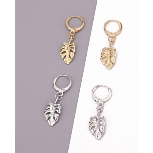 1Pair Vintage Gold Metal Hollow Feather Hoop Earrings European Women Simple Trendy Leave Round Circle Earrings Jewelry E236