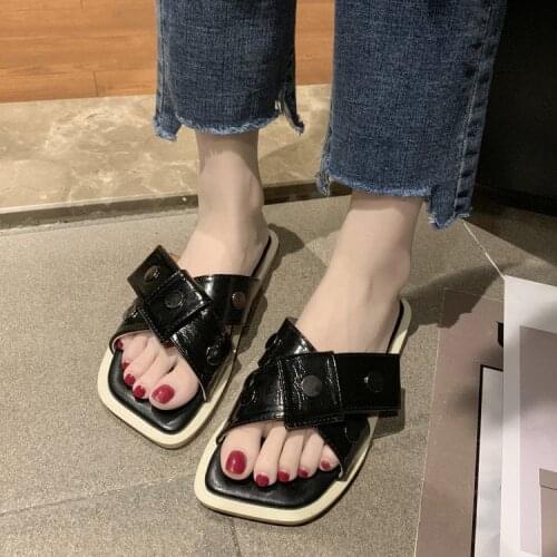 Summer New Women Slippers Fashion Upper Buckle Decoration Flat Heel Peep Toe Fashion Elegant Beach Outdoor Slides