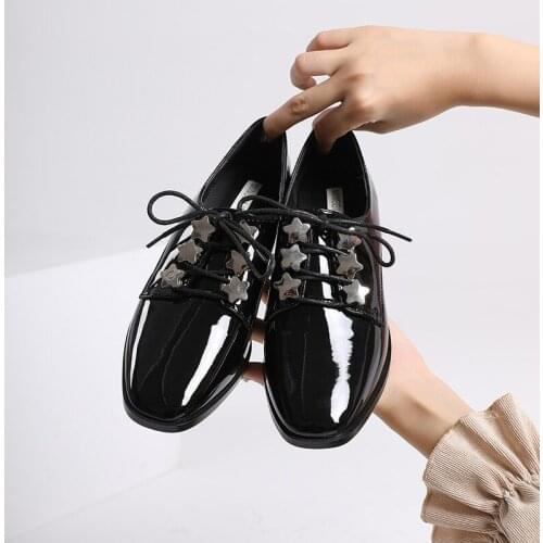 European Brand Rivets Oxford Shoes Women Lace-Up Brogues Japanned Leather Derby Shoes Woman Bullock Leather Flats Moccasins