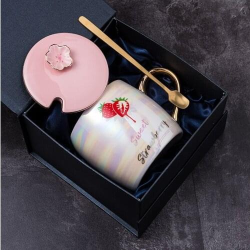 Ceramic strawberry cup with cover scoop milk bottles and colorful breakfast coffee cup lovely birthday gift valentines day