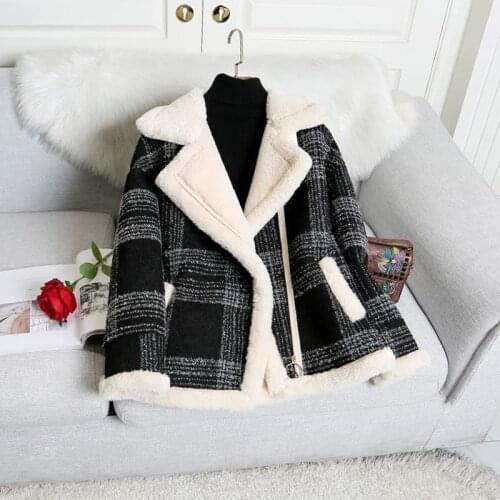 2021 New Korean Loose Plus Velvet Thick Plaid Woolen Coat Winter Lamb Velvet Jacket Womens Loose Warm Outerwear Female Parkas