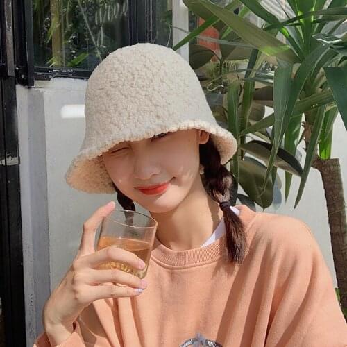New 2021 Womens Winter Bucket Hat Felt Lamb Wool For Girl Autumn And Winter Fashion Fur Panama Hip Hop Hat Off White Cap
