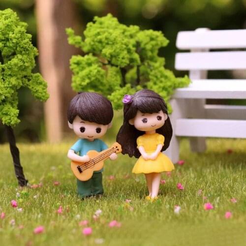 2pcs/set Mini Boy Girl Guitar Sweet Lovers Couple Figurines Craft Fairy Dolls Valentines Day Wedding Accessories Home Decor