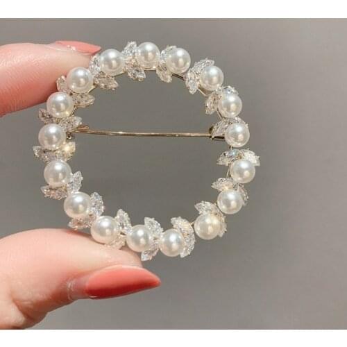 Small Fragrance Pearl All-match Brooch Womens Suit Corsage Temperament Round Pin Clothes Neckline Decoration Cardigan Buckle