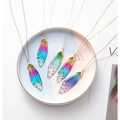 Rainbow Gradient Clear Resin Butterfly Pendant Necklace for Women Girl Gold Color Alloy Simulation Wing Choker Necklaces Gifts