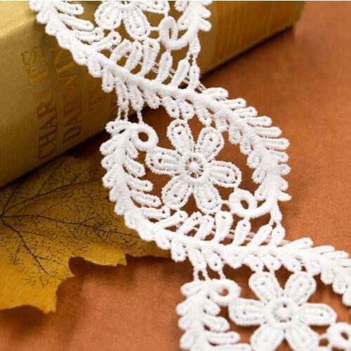5 Yards 5.5 CM Width Vintage Leaves Embroidered Lace Trim White Ribbon Handmade Clothes Collar Waist Decoration Sewing Materials