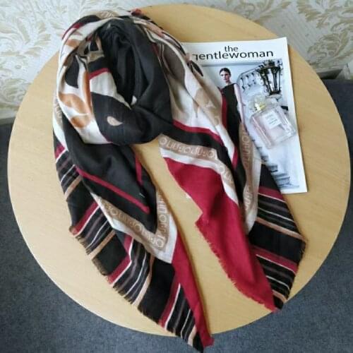 Fashionable new ladies scarf shawl alphabet square scarf breathable warm shading neck luxury ladies long scarf