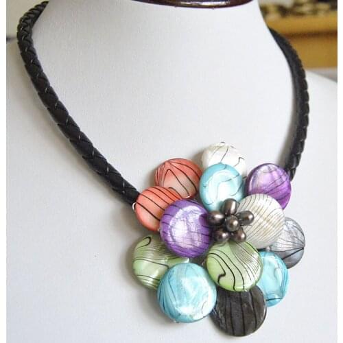 Charming Bloom Shell White Cultured Pearl Necklace Flower Leather