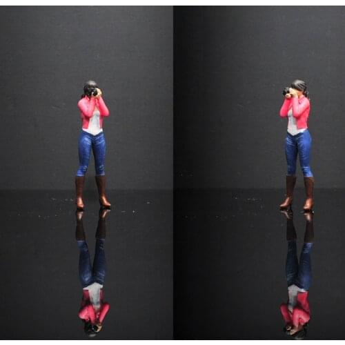 1:64 Camera Girl Girls Taking Pictures Doll Car Scene Set Character Doll Simulation Resin Figure Model Toy Display Accessories