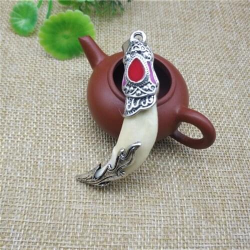 Wolftooth Pendant Tibet Silver Carving Inlaid Red Gemstone Dog Tooth Animal Statue Amulet Bag Key Ring Pendant Gift