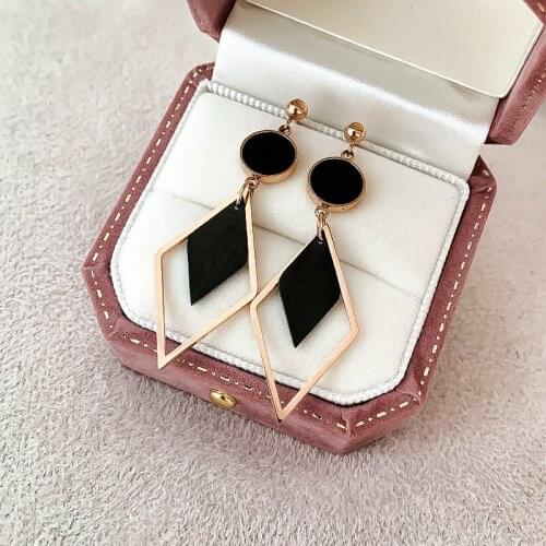 Black Titanium Steel Earrings 2021 New Tide Korean Temperament Online Celebrity Fashion Earrings High Sense Personality Earrings