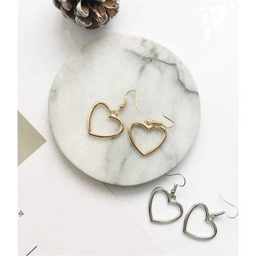 Hollow Hearts Drop Earrings for Women New Brand Fashion Ear Cuff Piercing Dangle Earring Gift A197 Simple Design Gold Color Wear