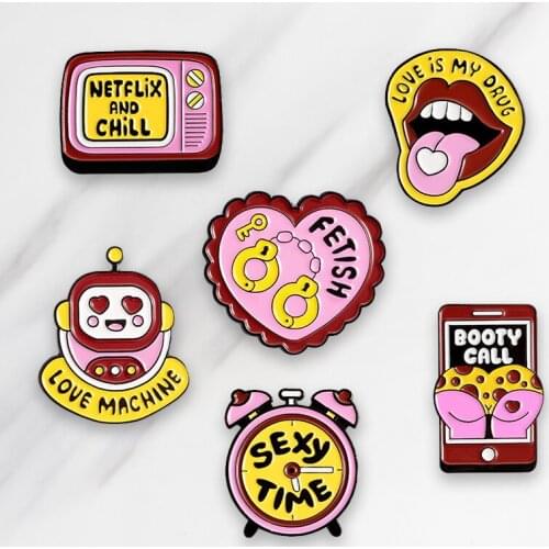 Pink Collection Brooches Enamel Brooch Robot TV Clock Butt Lips Heart Lapel Pin Clothes Bag Badge Punk Jewelry Gift For Friends