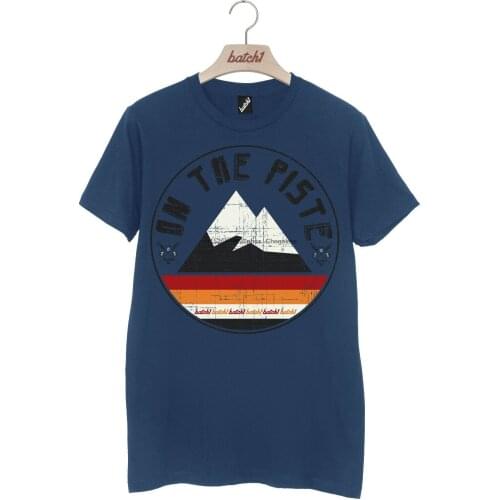 BATCH1 ON THE PISTE APRES SKI WINTER SLOGAN MENS SNOWBOARD T-SHIRT