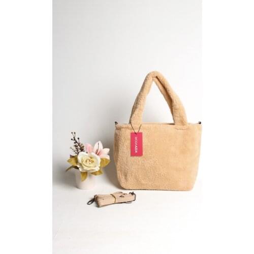 2021 new Season Fashion Women 'S Fur Detail Hand And Shoulder Shoulder Bags Trend Women 'S Handbag