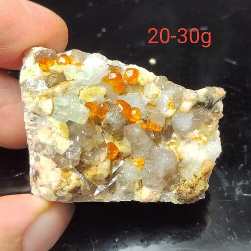 1PCNatural garnet mineral restoration energy geology teaching specimen home decoration collection accessories (random delivery)