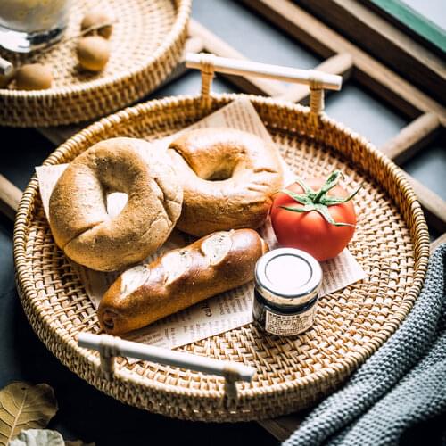 RHE European Retro Handwoven Rattan Storage Tray With Wooden Handle Round food Bread fruit Cake plate Dinner Serving Tray