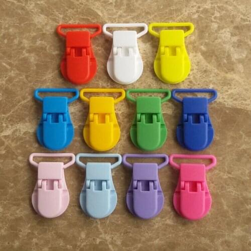 Free Shipping 100Pcs/lot 25mm Gourd Shape Plastic Clip Baby Plastic Pacifier Clip Suspender Soother Clips Mix 18 Colors