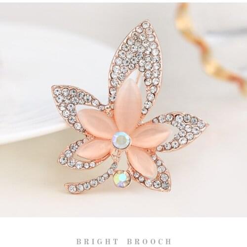 Korean fashion new temperament clothing crystal inlaid maple leaf brooch women wild pin brooch windbreaker jacket gift