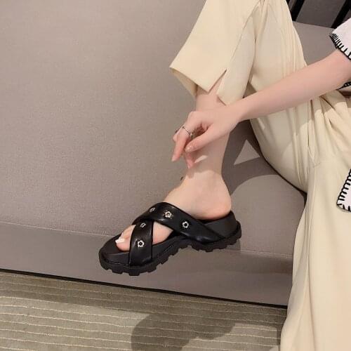 2021 new thick-soled slippers women summer wear all-match non-slip leisure beach sandals