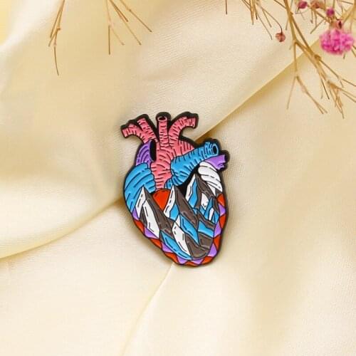 Anatomical Heart Pins Medical Anatomy Brooch Heart Neurology Pins for Doctor and Nurse Acrylic Enamel Lapel Pin Bags Badge Gifts